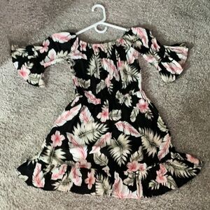 Floral Off-Shoulder Top 🍃